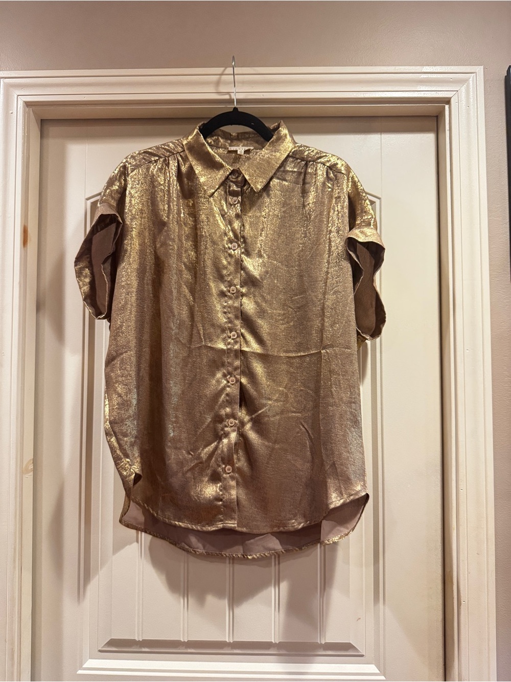 JODIFL Metallic Gold Short-Sleeve Button-Down Shirt